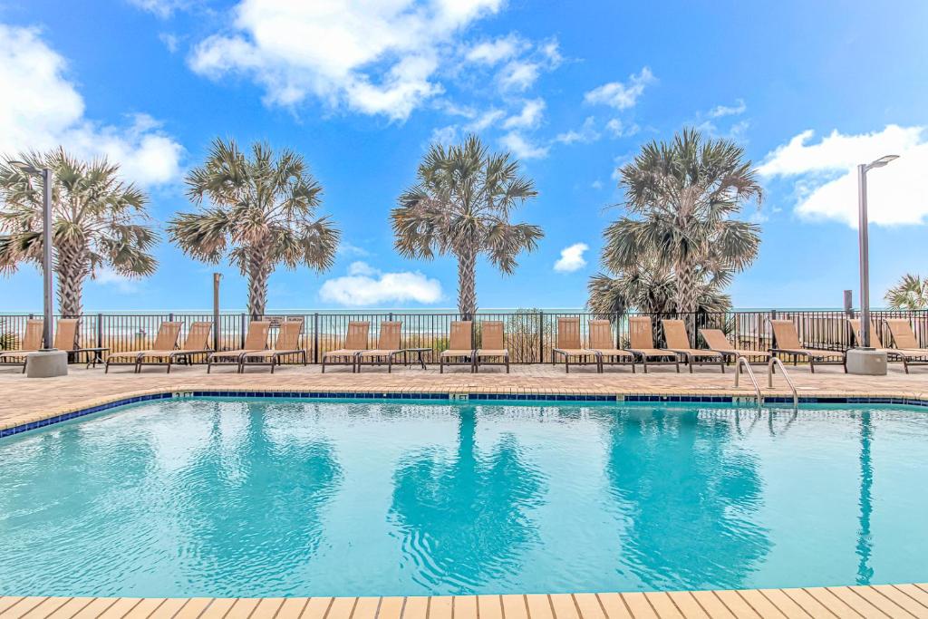 Stunning Double Balcony- Oceanfront 2 Bedroom, 2 Bath- Anderson Ocean Club 905内部或周边的泳池