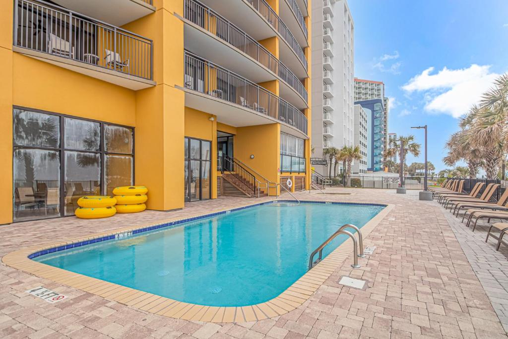 Stunning Double Balcony- Oceanfront 2 Bedroom, 2 Bath- Anderson Ocean Club 905内部或周边的泳池