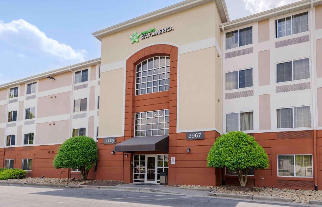 亚特兰大Extended Stay America Select Suites - Atlanta - Buckhead的酒店前方的图片
