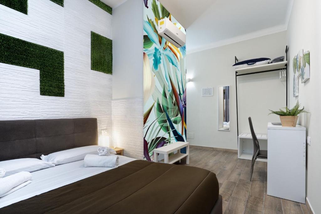 罗马Comfort Rooms Piazza Mariano Armellini的一间卧室设有一张床和一堵绿色墙
