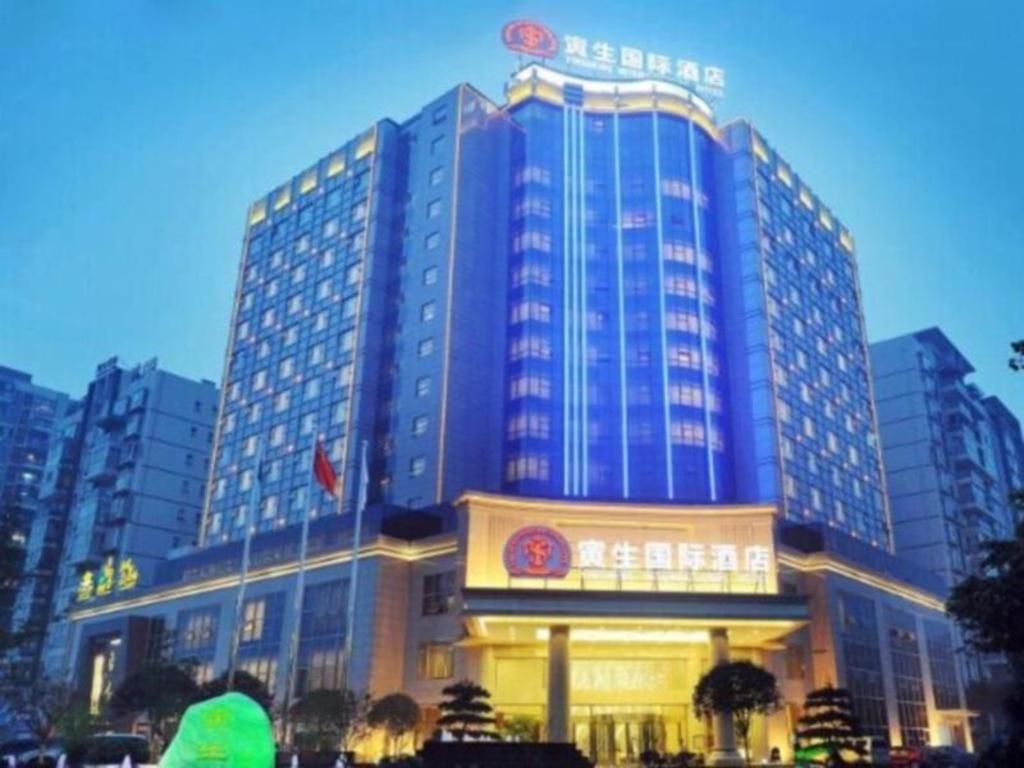苏坡桥Chengdu Yinsheng International Hotel的前面有标志的大建筑