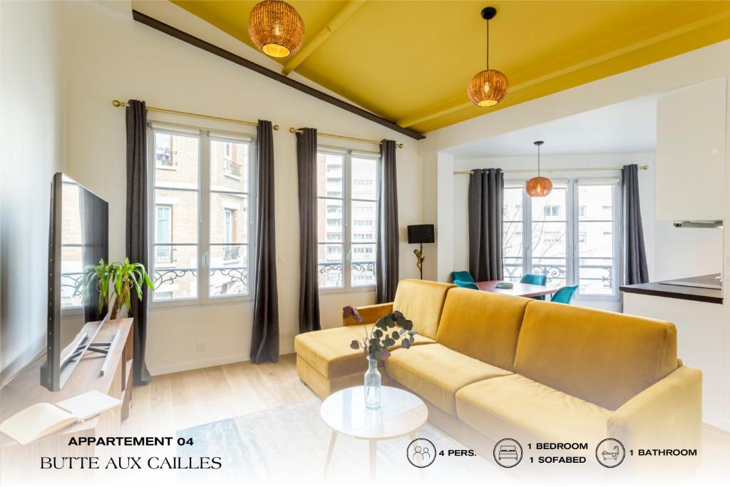 巴黎Beauquartier - Butte aux cailles的客厅配有沙发和桌子