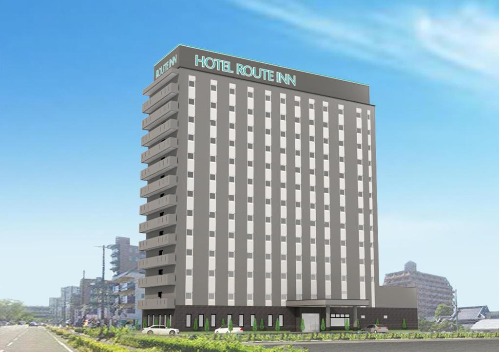 和歌山Hotel Route Inn Grand Wakayama Eki Higashiguchi的城市一家希尔顿酒店 ⁇ 染