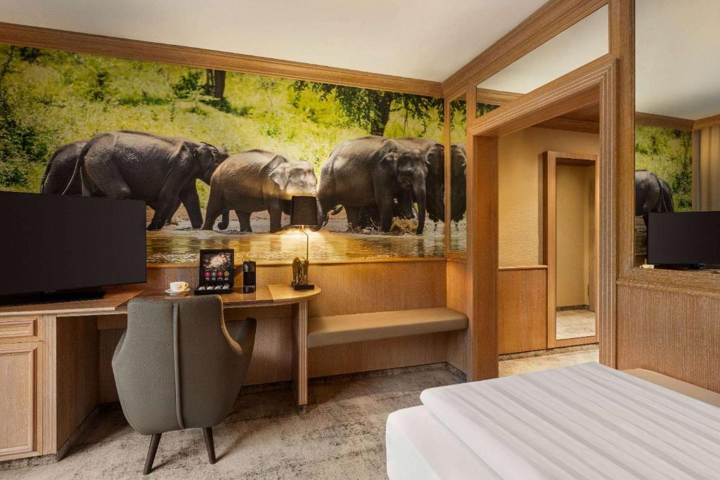 Amedia Hotel &amp; Suites Leipzig, Trademark Collection by Wyndham的电视和&#47;或娱乐中心