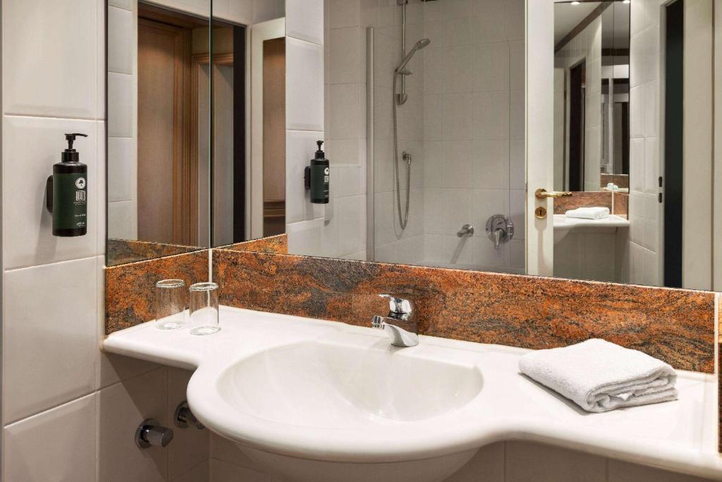 Amedia Hotel &amp; Suites Leipzig, Trademark Collection by Wyndham的一间浴室