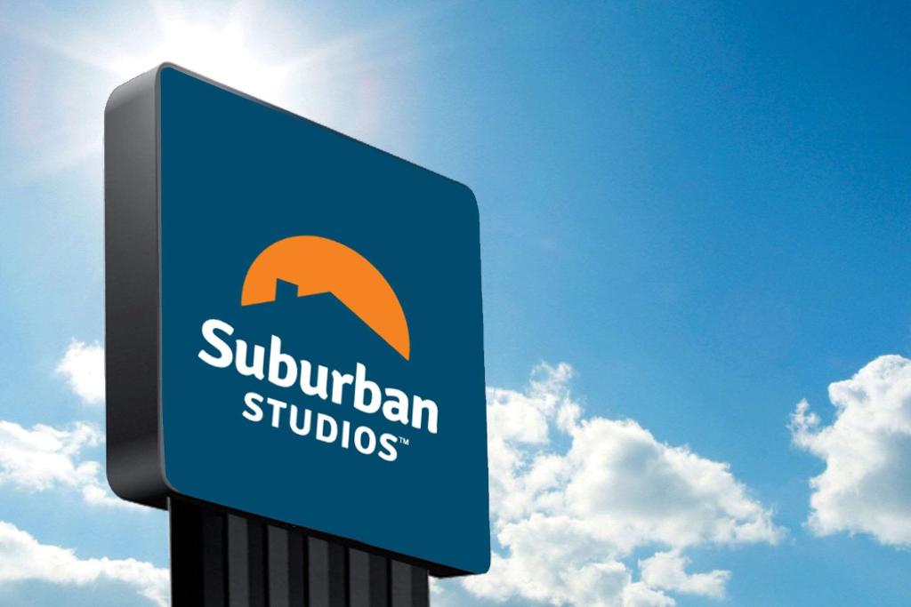 科迪尔Suburban Studios的郊区一室公寓的蓝色标志