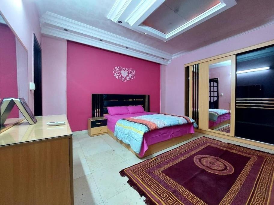 Furnished apartment by the Nile شقة مفروشة تطل على النيل客房内的一张或多张床位
