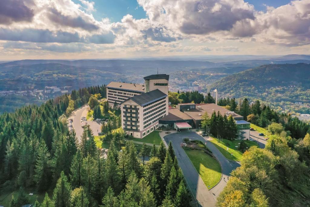 苏尔瑞里博格酒店的享有山景的建筑空中景观