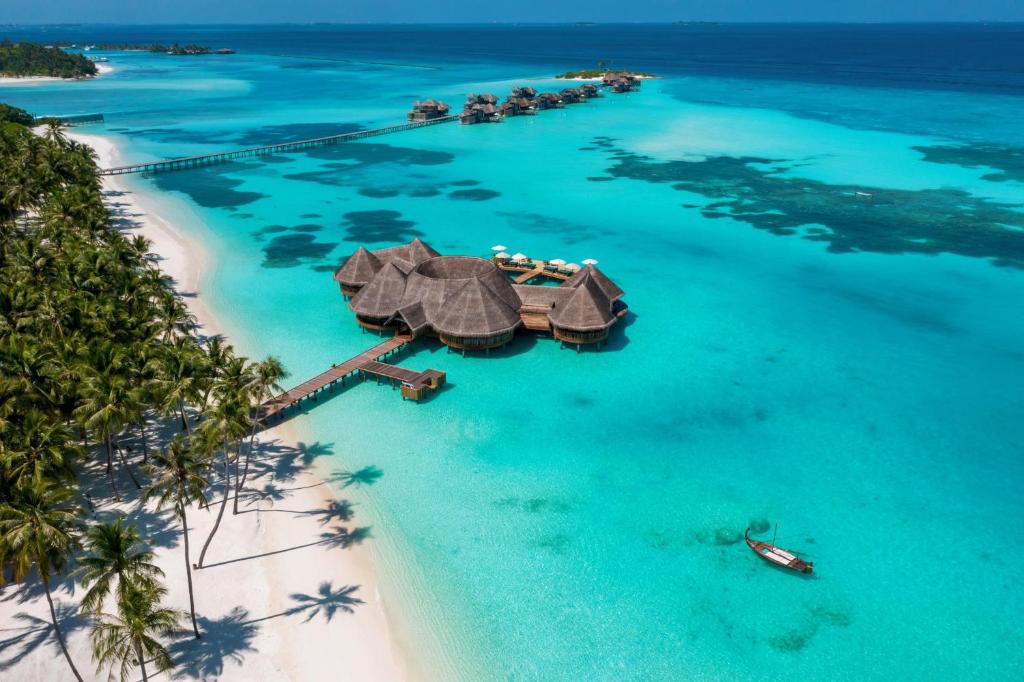 北马累环礁Gili Lankanfushi Maldives的海洋度假胜地的空中景观