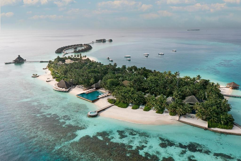 北马累环礁芙花芬度假酒店的海洋岛屿的空中景观