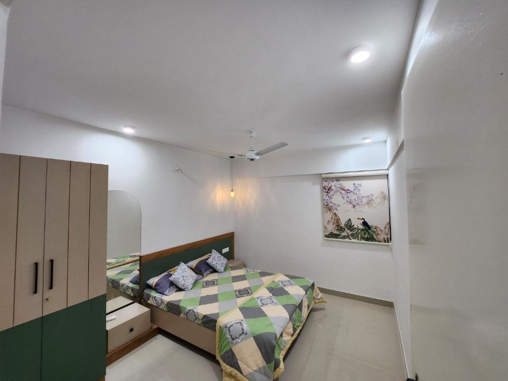 Anandi Service Apartment客房内的一张或多张床位