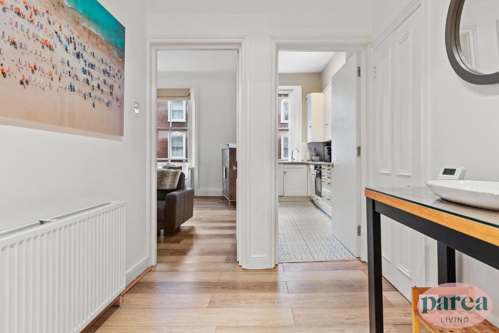 Parea Living - South Kensington, Elegant 1-Bedroom Flat, WFH Desk平面图