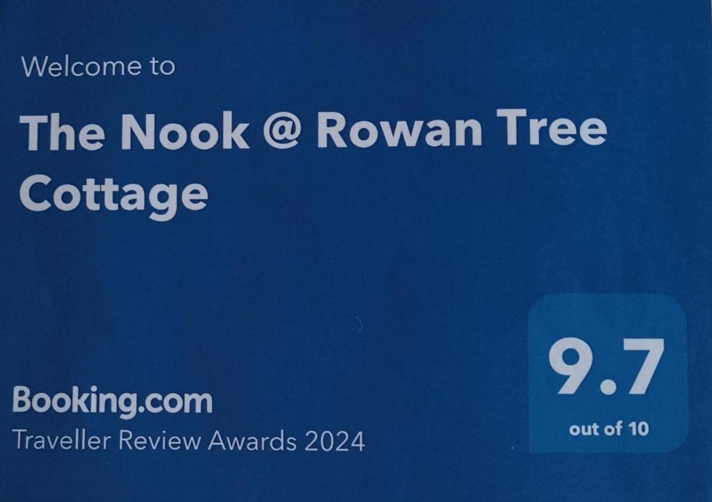 巴利马尼The Nook @ Rowan Tree Cottage的树屋的屏风