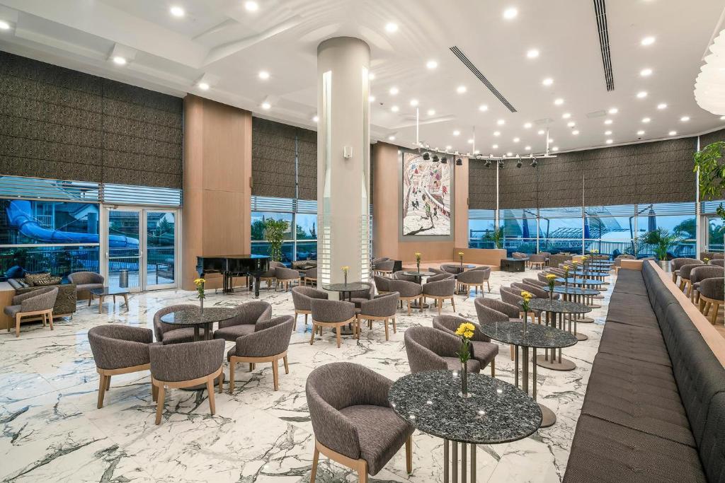 Concorde De Luxe Resort Lara Antalya- Prive Ultra All Inclusive的休息区