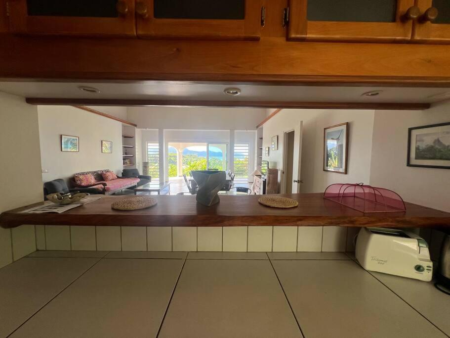 Te Tai Marama的厨房或小厨房