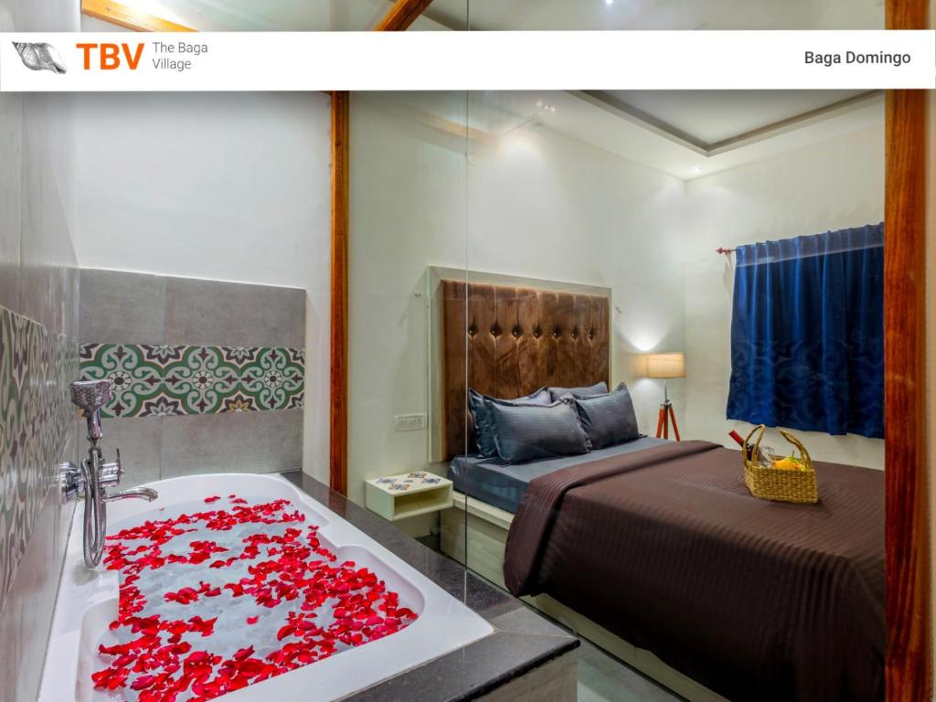 巴加Beach Doorz Place-TBV的一间卧室配有一张床和一个装满红玫瑰的浴缸