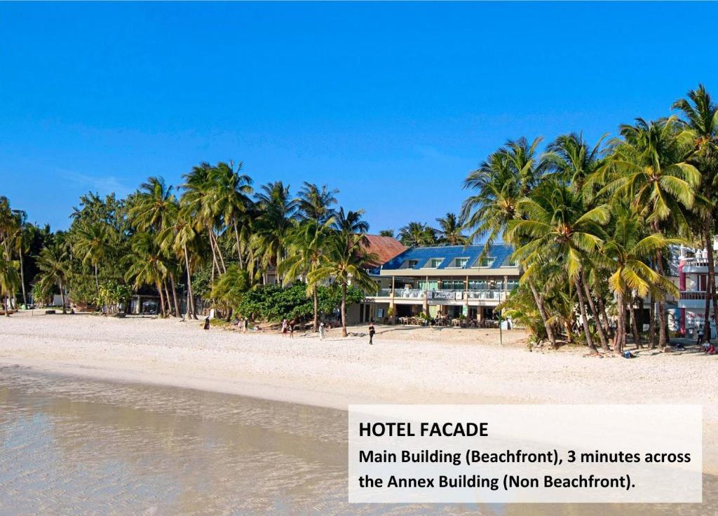 长滩岛艾斯达西欧优诺的棕榈树海滩和酒店背景