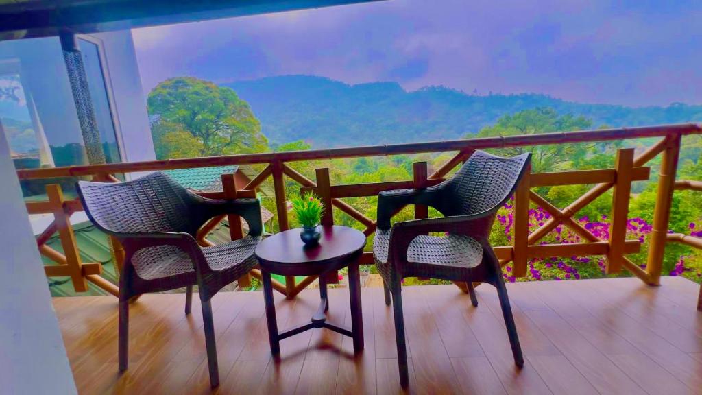 Nature Valley Resort, Lap of Nature Munnar的阳台或露台