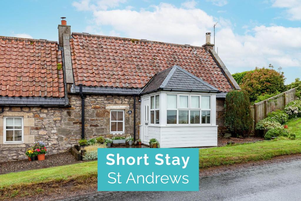 StrathkinnessThe Neuk 4 miles to St Andrews的小屋 - 带屋顶住宿