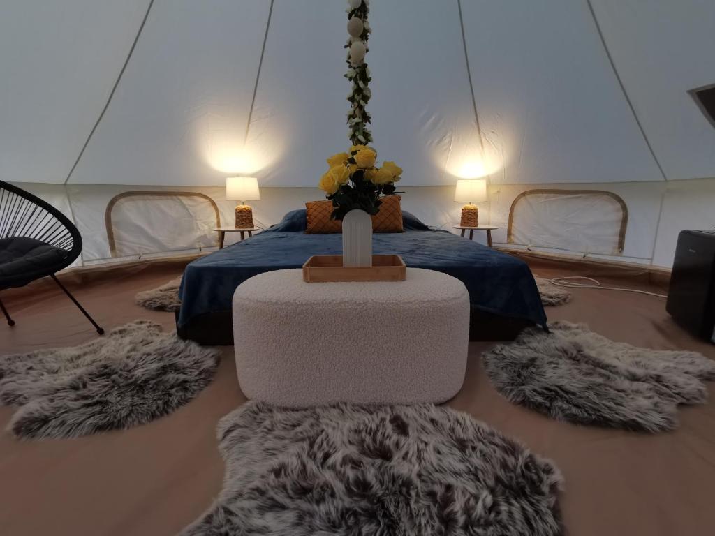 Green Garden Glamping Retezat客房内的一张或多张床位