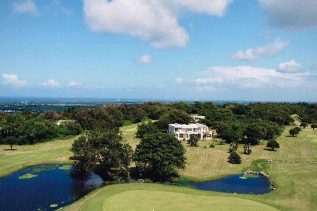 基利菲The Four Palms的享有高尔夫球场上房屋的空中景色,