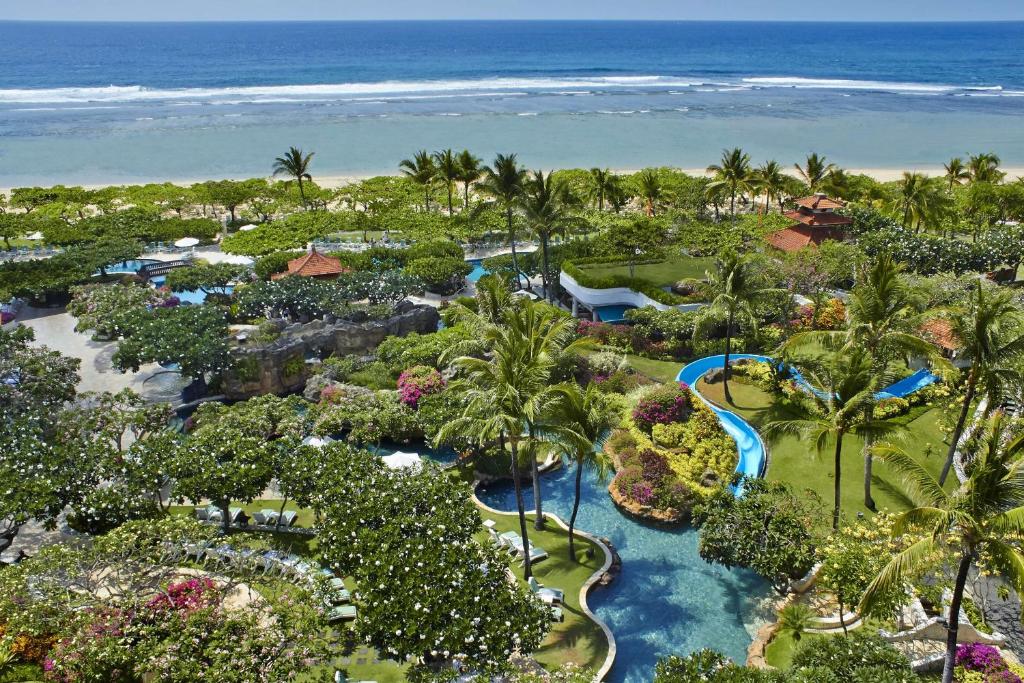 努沙杜瓦巴厘岛君悦大酒店的享有度假胜地的空中景致,以海洋为背景