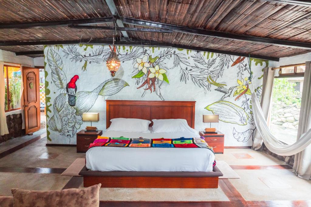 巴尼奥斯米拉梅林多Spa酒店的一间卧室配有一张壁画床