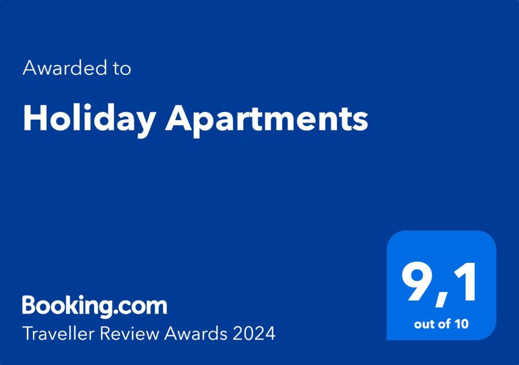 卡罗维发利假日公寓酒店的上面写着假日约会字样的蓝色标志