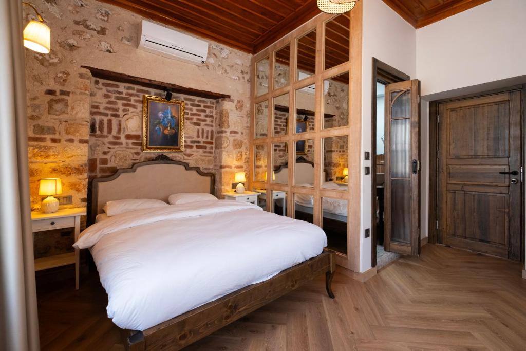 Saye Konak Hotel &#39; Kaleiçi&amp;Oldtown&#39;客房内的一张或多张床位