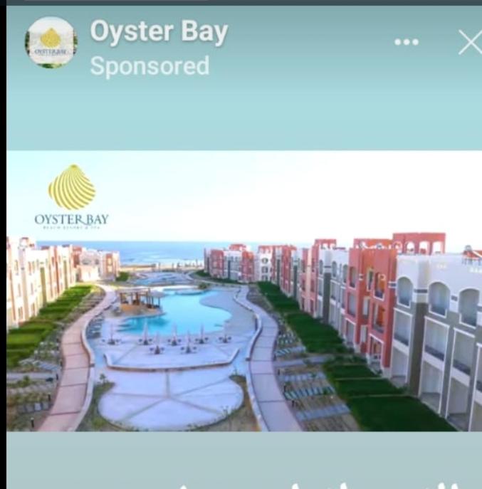 阿布达巴Oester Bay Beach Resort and Spa的一座带游泳池的公寓楼 ⁇ 染