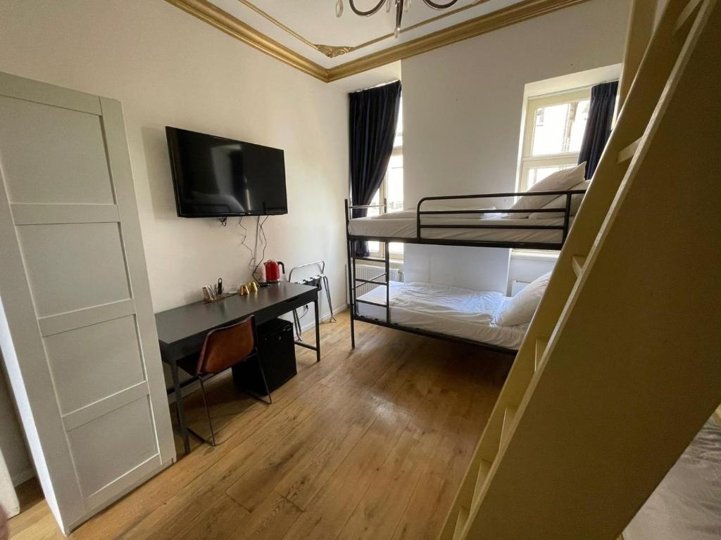 Amsterdam Rembrandt Square city center Hotel客房内的一张或多张床位