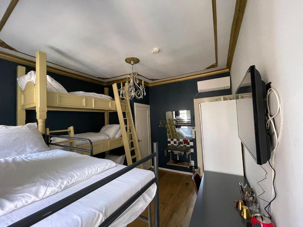 Amsterdam Rembrandt Square city center Hotel客房内的一张或多张床位