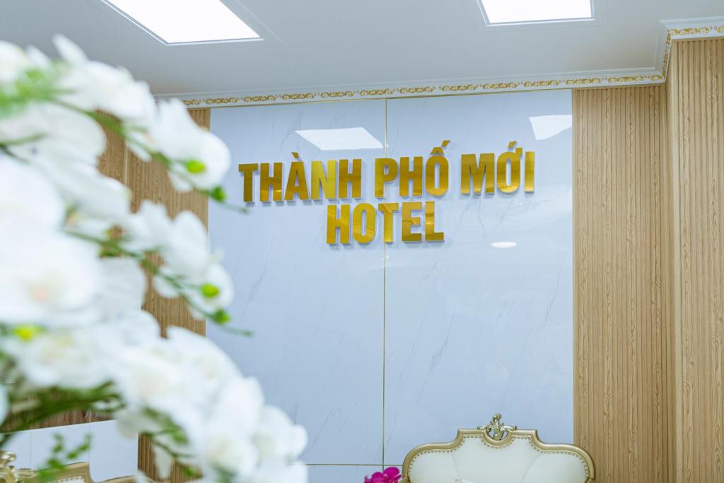 Ðịnh HòaThành Phố Mới Hotel的感谢狐狸酒店的标志