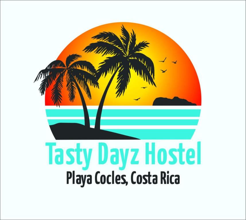别霍港Tasty Dayz Hostel的两棵棕榈树的美味日间旅舍标志