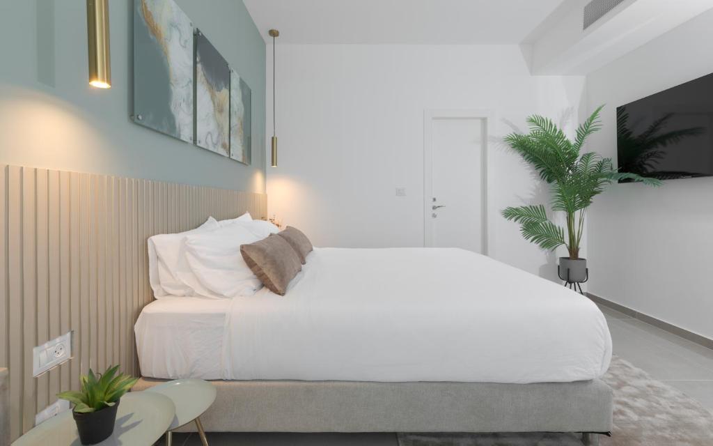 Nathan&#39;s Suites On The Beach客房内的一张或多张床位