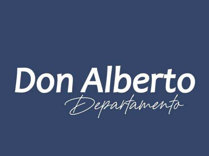 埃尔卡拉法特Departamento DON ALBERTO的写着“自由迁徙”字样的标志