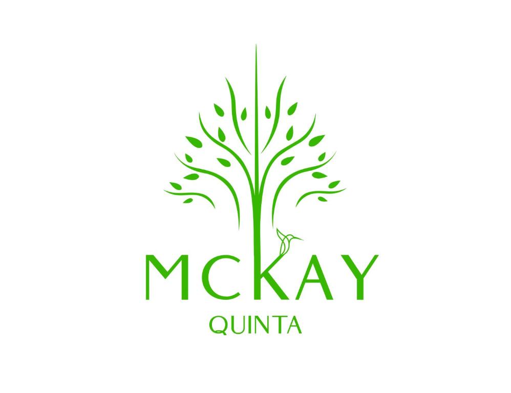 YaruguíMckay's Quinta的画一棵树,上面写着mckayanu