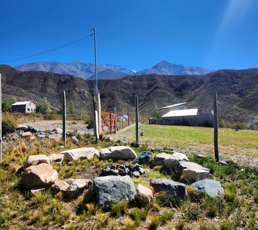 波特雷里约斯la rosarina的山地的一大堆岩石