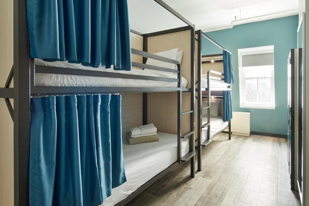 HI New York City Hostel客房内的一张或多张床位