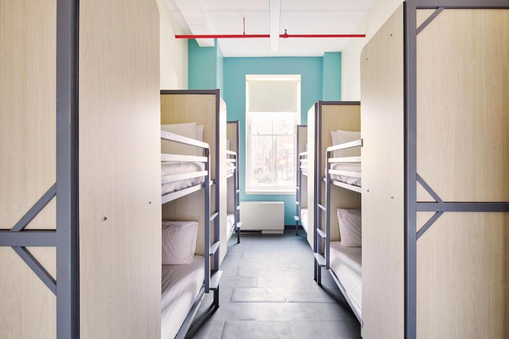 HI New York City Hostel客房内的一张或多张床位