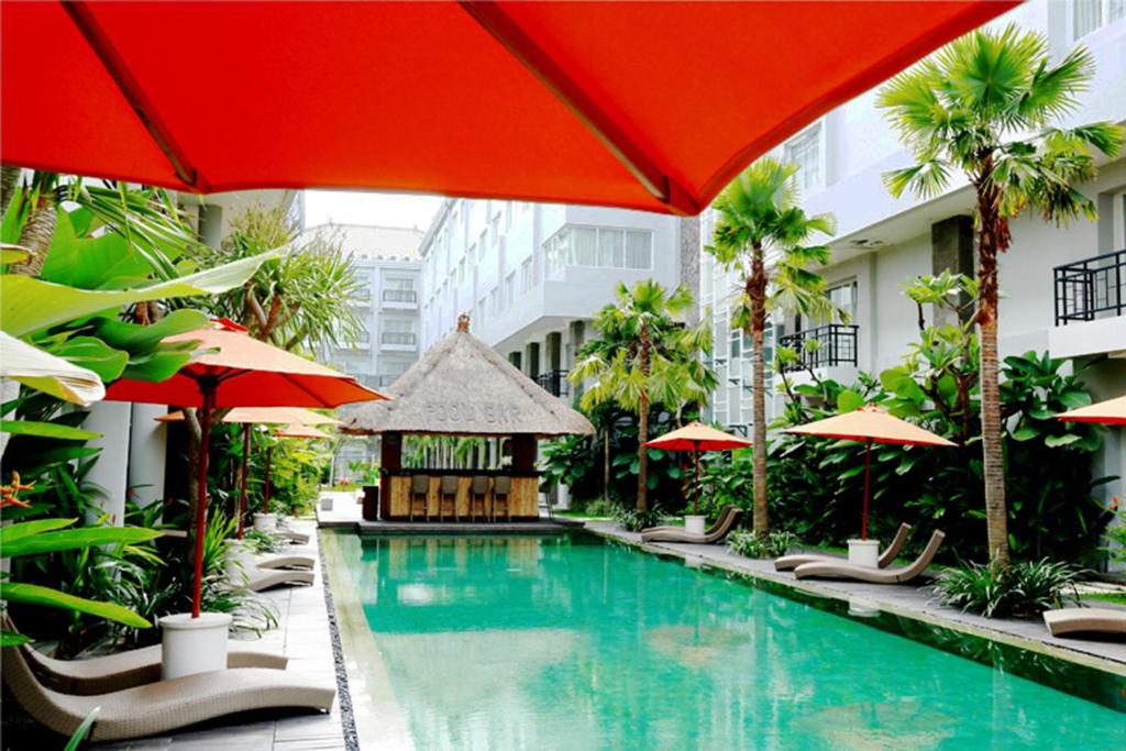 巴厘岛B Spa酒店内部或周边的泳池