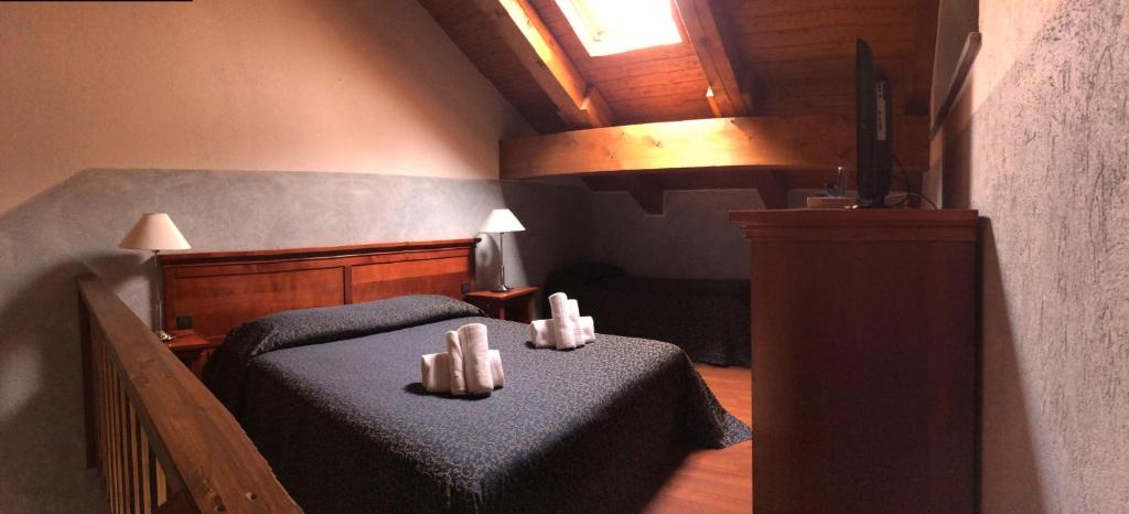 克拉瑞酒店客房内的一张或多张床位