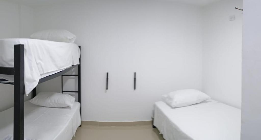 HOTEL DI MAR客房内的一张或多张双层床