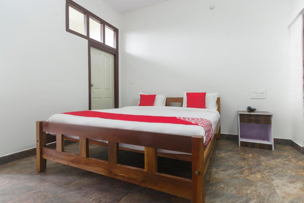 OYO Sukha Service Apartment客房内的一张或多张床位