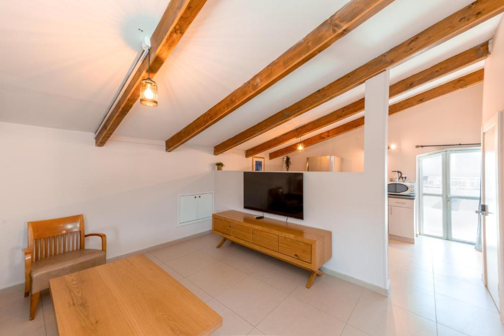 Villa Li Eilat的电视和&#47;或娱乐中心