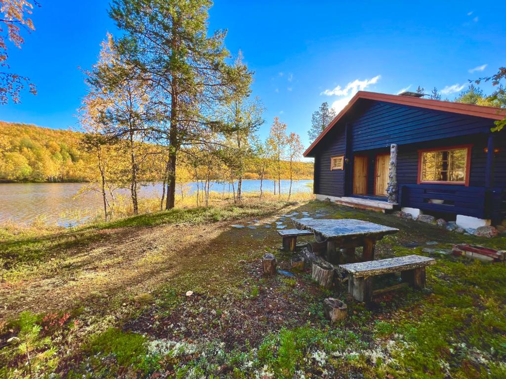 LeppäjärviVilla Aiku的湖畔小屋 - 带野餐桌