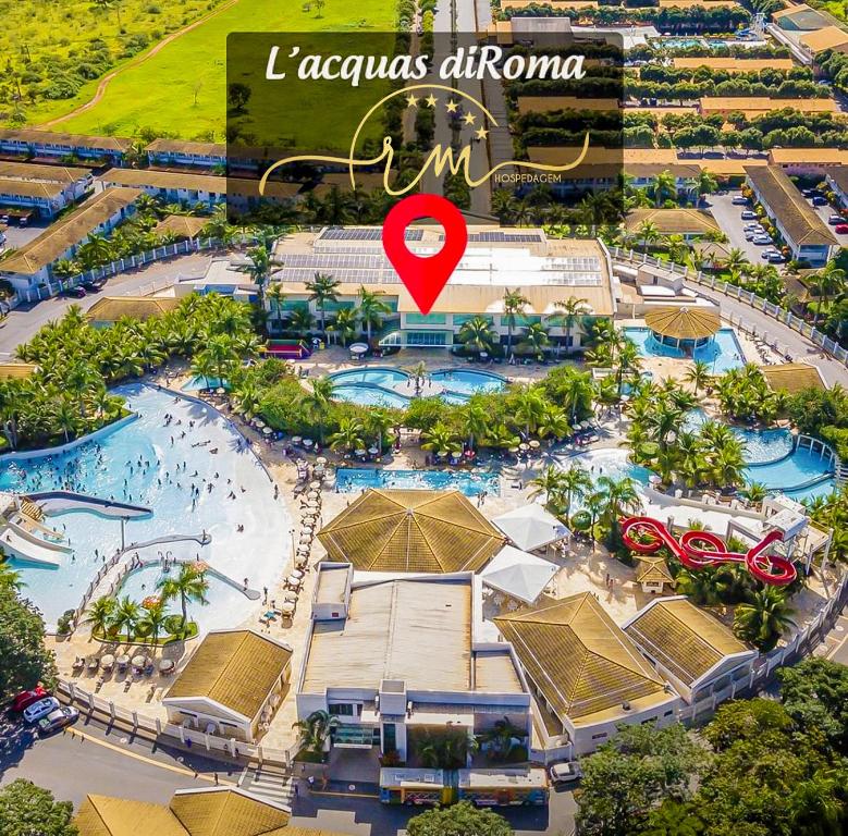 卡达斯诺瓦斯Lacqua diRoma RM Hospedagem的享有度假村游泳池的空中景致