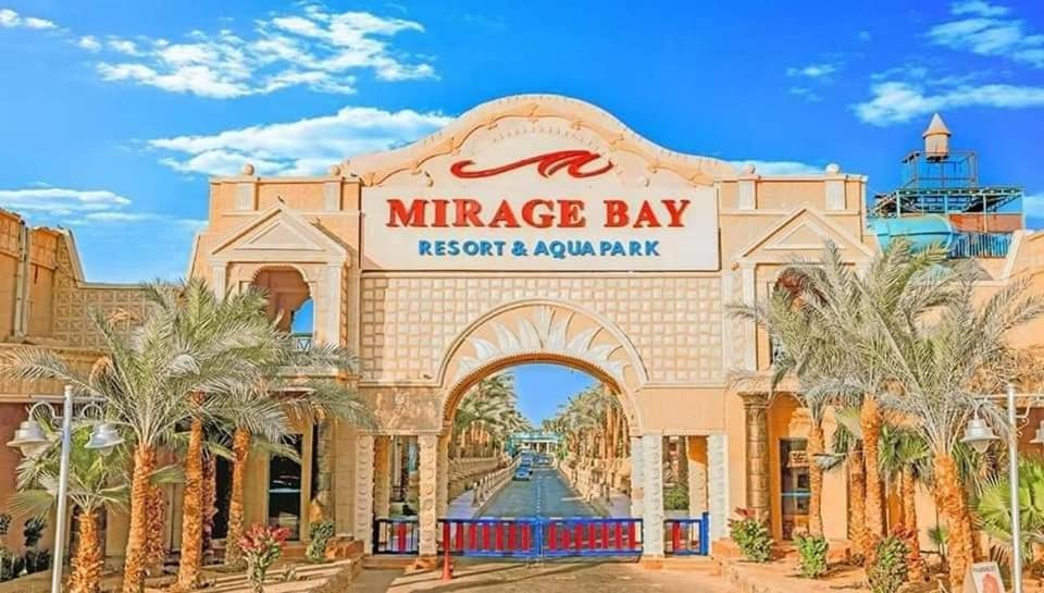 赫尔格达ميراج باي (شاليه)的进入海 ⁇ 湾度假村和皇家公园入口的入口