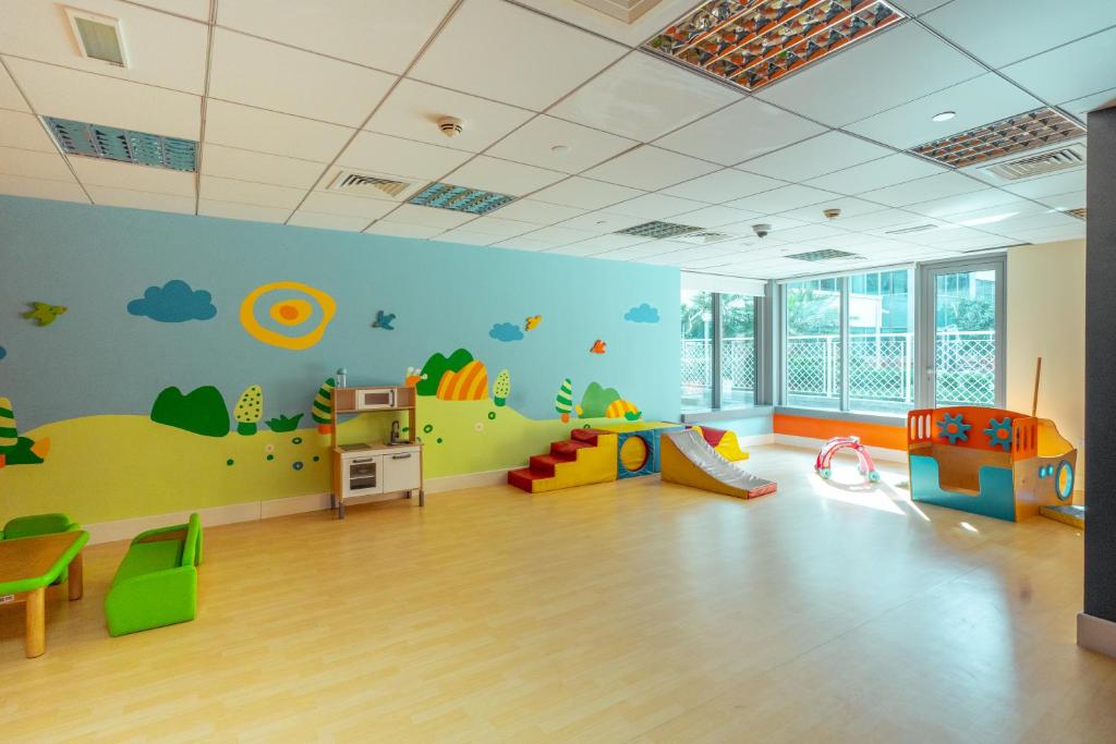 Luxury Studio, 29 Boulevard near Burj Khalifa Downtown - Chalet Homes的儿童俱乐部