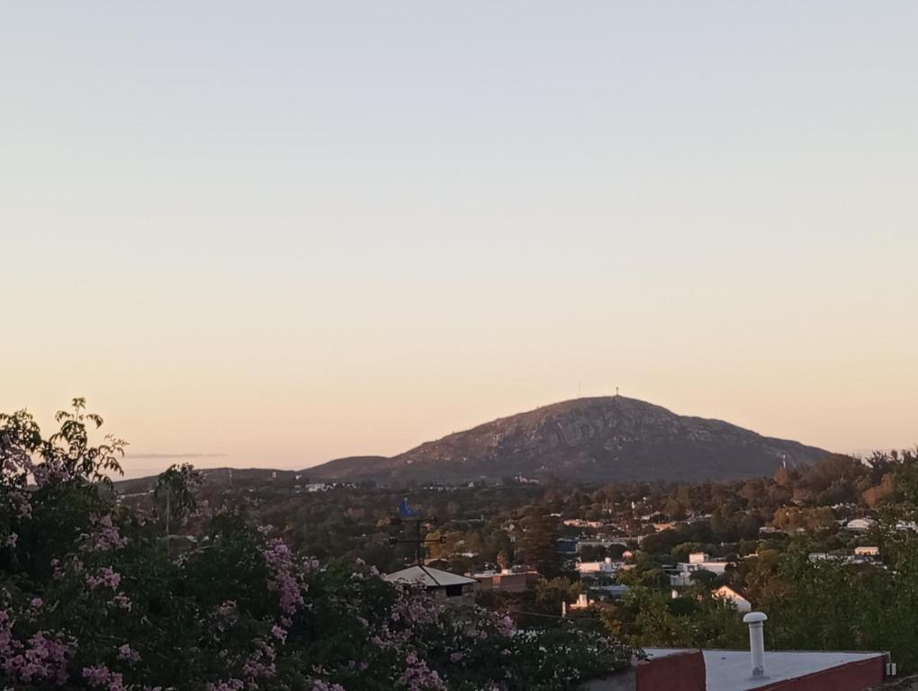 Hermosa cabaña con excelente vista panorámica平面图